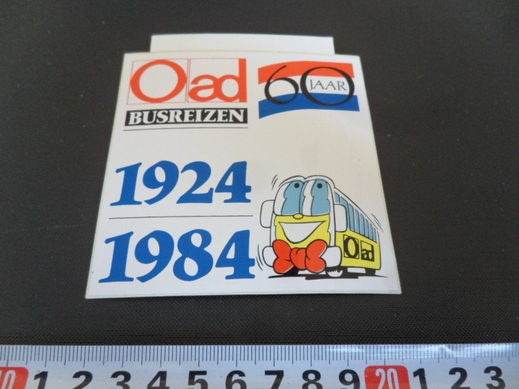 sticker 60 jaar OAD busreizen 1924-1984 strip touringcar, Verzamelen, Ophalen, Zo goed als nieuw