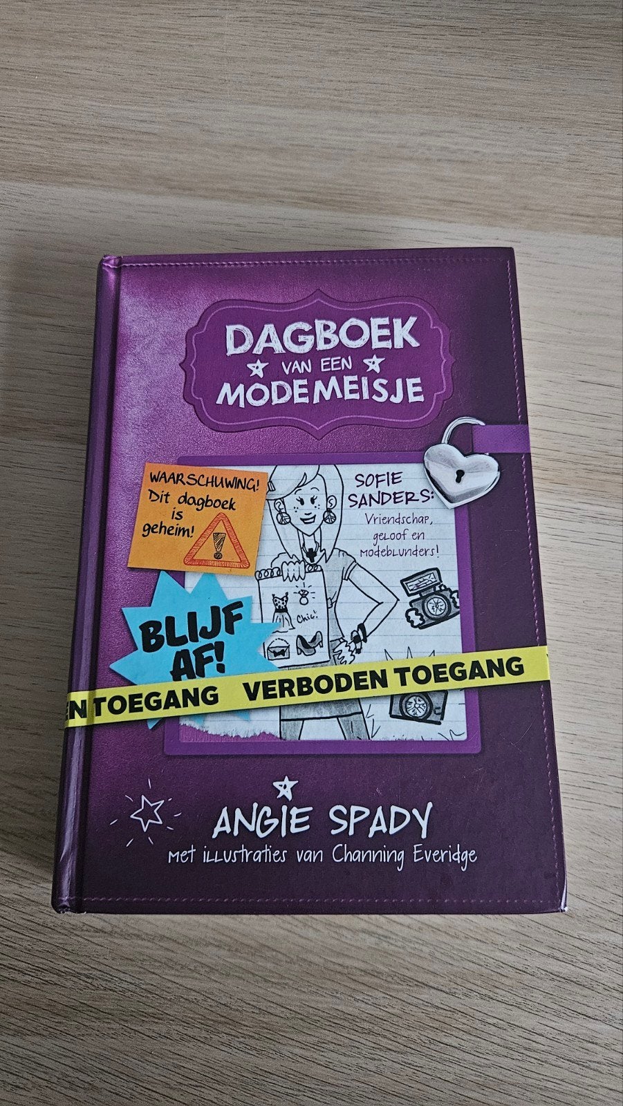Angie Spady - Dagboek van een modemeisje, Ophalen, Zo goed als nieuw, Angie Spady