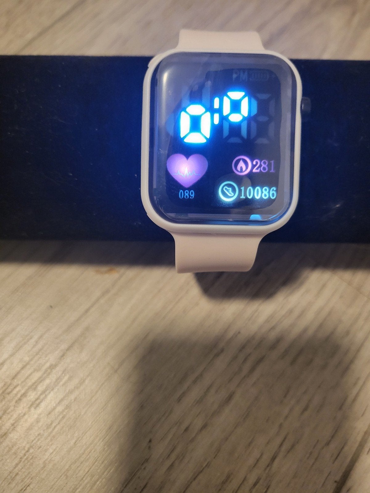 Nieuw Smartwatch - Roze met Hartslag- en Stappenteller, Nieuw, Ophalen of Verzenden, Stappen, Waterdicht