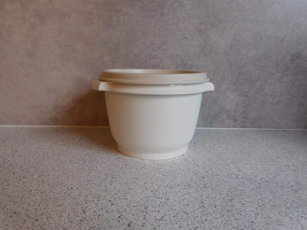 Tupperware Servalier Bowl 650 ml. 13 cm. Crème, Huis en Inrichting, Keuken | Tupperware, Ophalen of Verzenden, Gebruikt, Crème