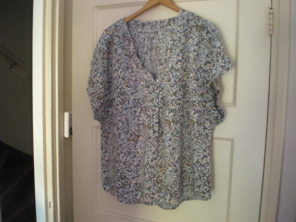 Bruine blouse met bloemetjes. Merk Vivance. Maat 44-46., Kleding | Dames, Blouses en Tunieken, Vivance, Bruin, Maat 42/44 (L)