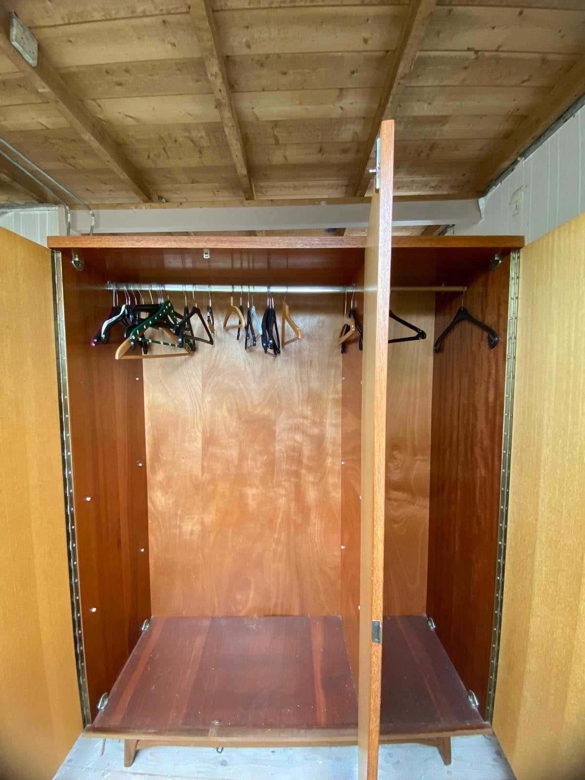 Vintage Kledingkast - Jaren '60 Houten Garderobekast, Huis en Inrichting, Kasten | Kledingkasten, Ophalen, Gebruikt, 100 tot 150 cm