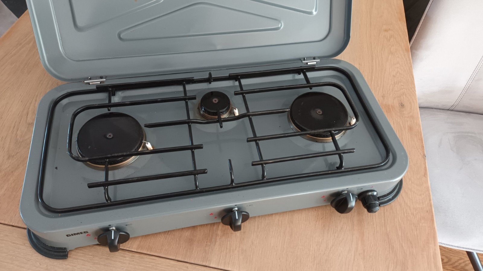 Gimeg 3-pits gasfornuis met grill en bakplaat, Ophalen, Zo goed als nieuw