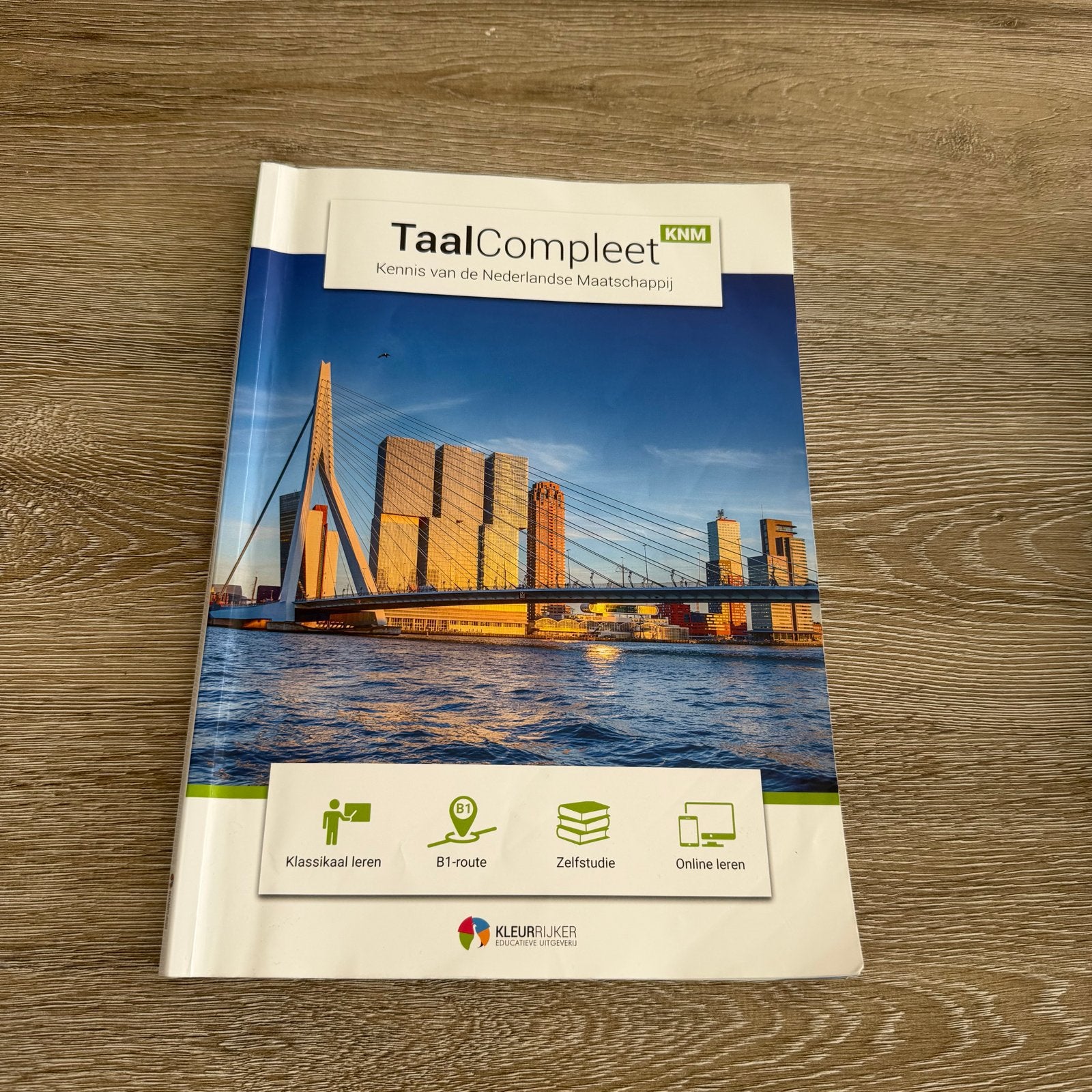 KNM TaalCompleet Boek - Zo goed als nieuw met geldige code, Ophalen, Alpha, Zo goed als nieuw, Overige niveaus