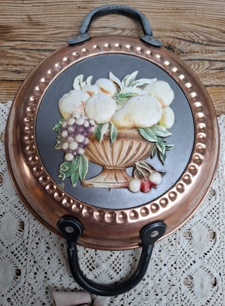 Vintage koperen sierpan met fruitdecoratie in reliëf, Ophalen of Verzenden