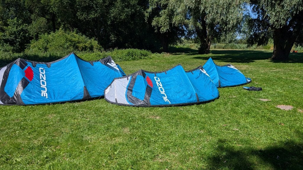 Ozone Edge set. V10 13m zeer g.s., V9 8m g.s. incl bar & tas, Watersport en Boten, Kitesurfen, Gebruikt, Kitesurf-set, 13 m², Geen board