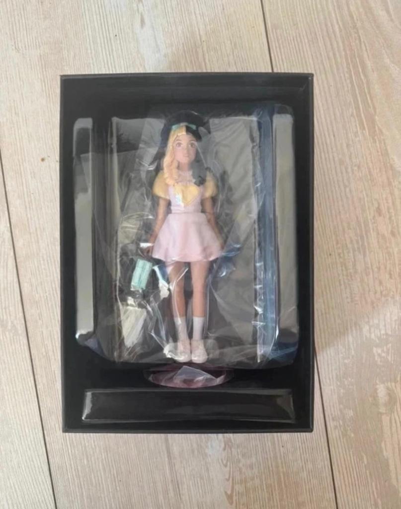 Melanie Martinez trilogy tour vip k-12 figure, Ophalen of Verzenden, Nieuw, Pop, Beeldje of Miniatuur