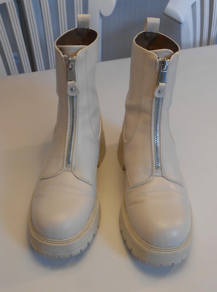 Oxmox enkelboots ecru mt 40, Oxmox, Beige, Lage of Enkellaarzen, Ophalen of Verzenden