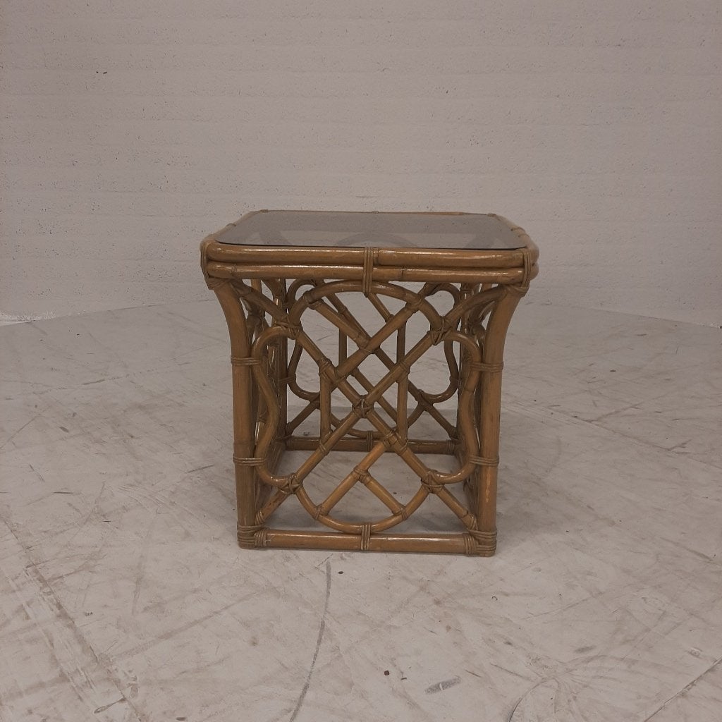 Tafeltje rotan / bamboe met rookglasplaat, Huis en Inrichting, Ophalen, Gebruikt, 50 tot 100 cm, 50 tot 100 cm