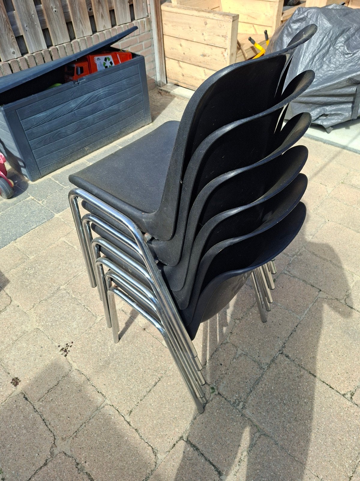 Set van 6 stapelbare stoelen - Zwart met chromen onderstel, Huis en Inrichting, Stoelen, Ophalen, Modern, Stapelbaar, Zwart, Vijf, Zes of meer stoelen