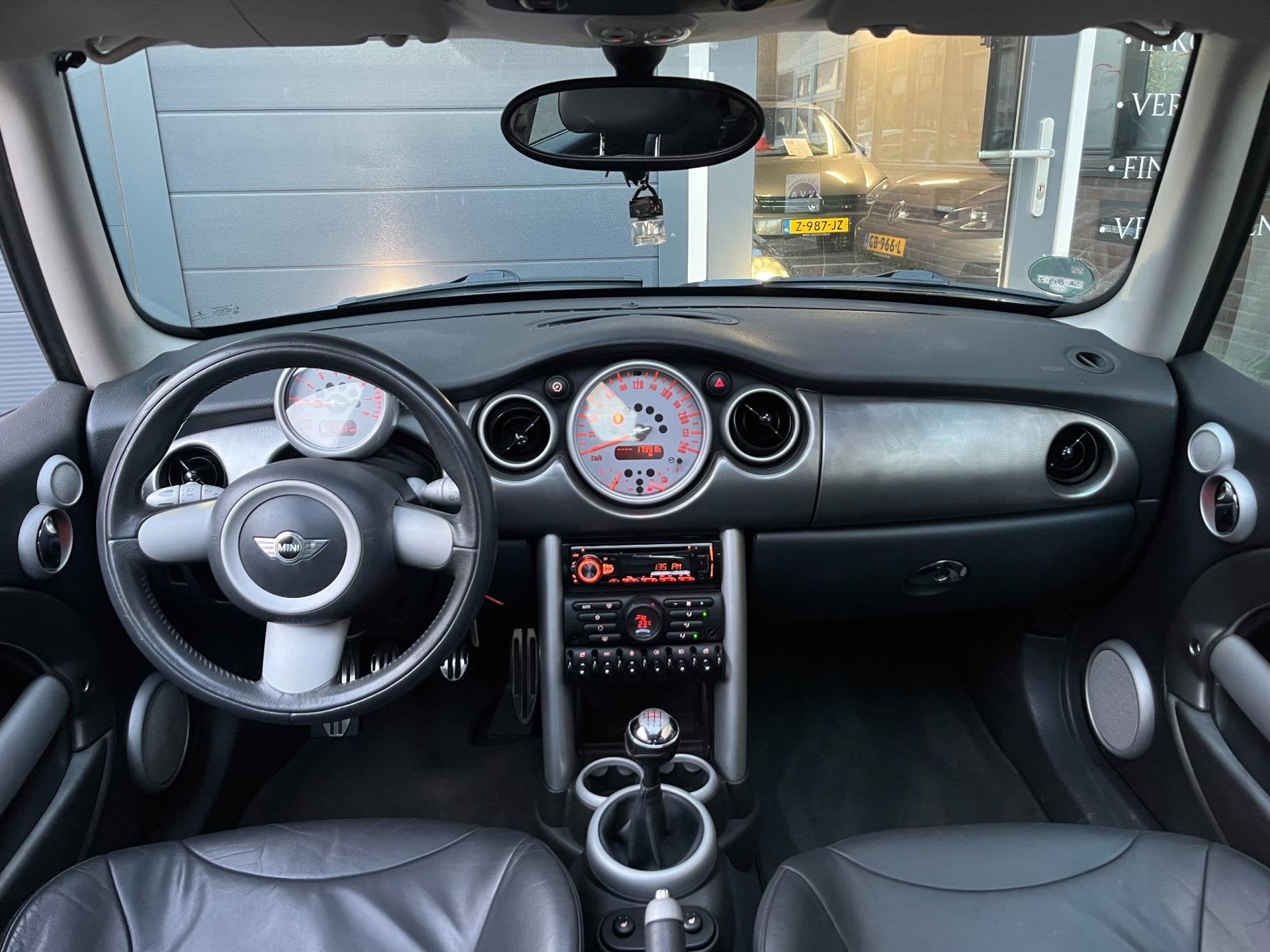 Mini Mini 1.6 Cooper S|Pano|Xenon|Leer|Airco|Stoel.verwarmin, Auto's, Mini, Voorwielaandrijving, Gebruikt, 4 cilinders, 4 stoelen