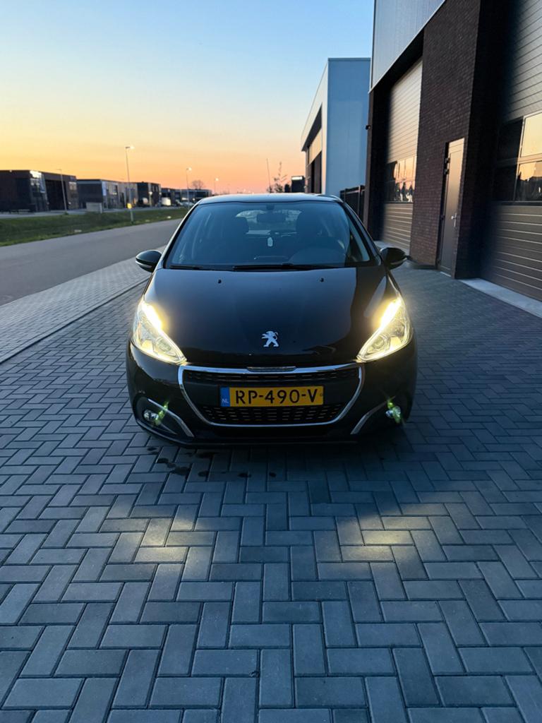 Peugeot 208 1.2 VTI 60KW/82PK 5-D 2018 Zwart, Voorwielaandrijving, 31 €/maand, 1199 cc, Parkeersensor