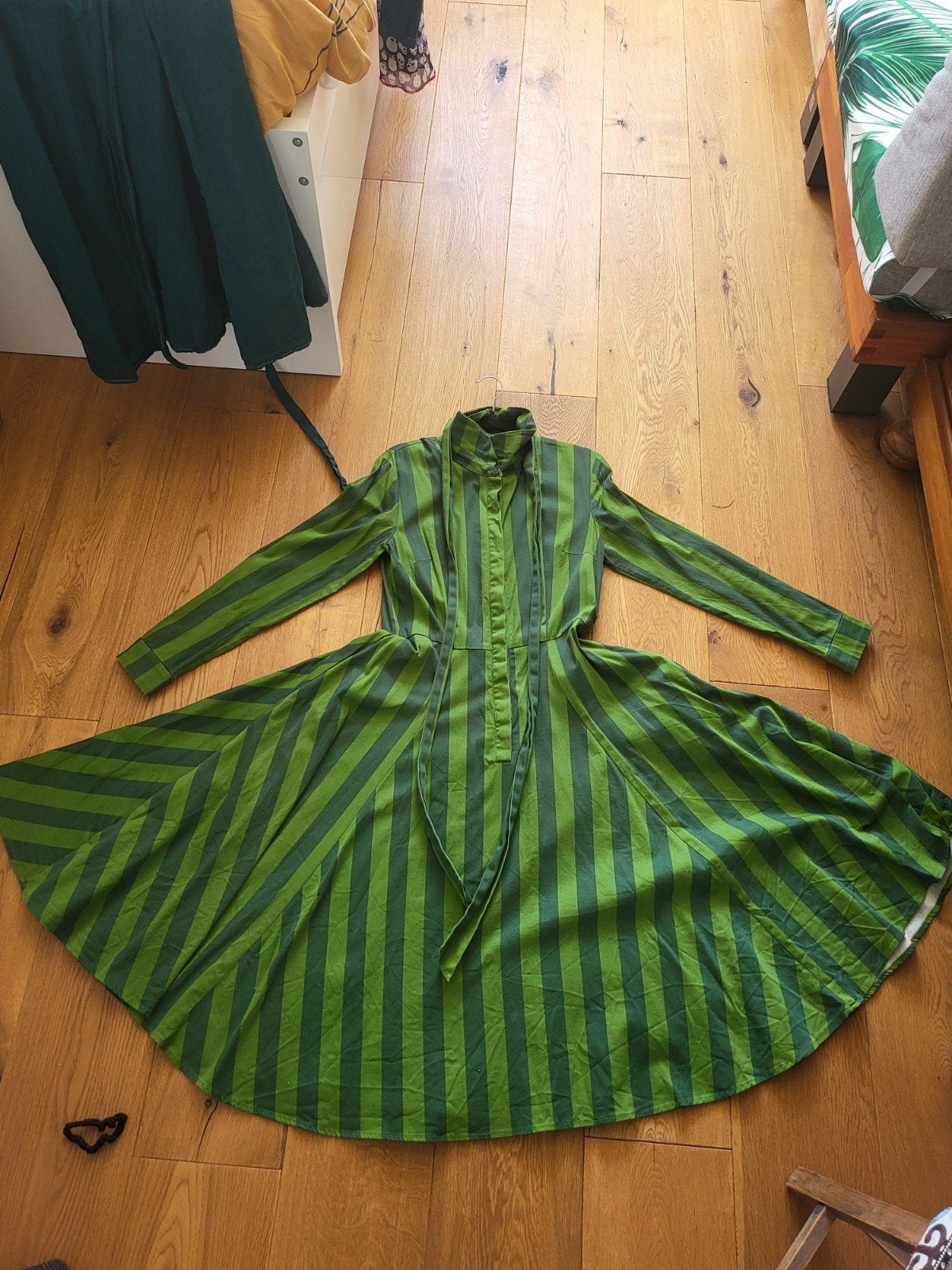 Groen gestreepte jurk met lange mouwen en kraag, Maat 38/40 (M), Ophalen of Verzenden, Zo goed als nieuw, Onder de knie