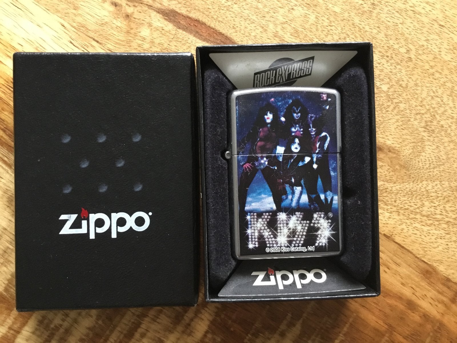 Kiss Zippo aansteker - Zonder Benzine goedkoper …, Ophalen of Verzenden, Nieuw