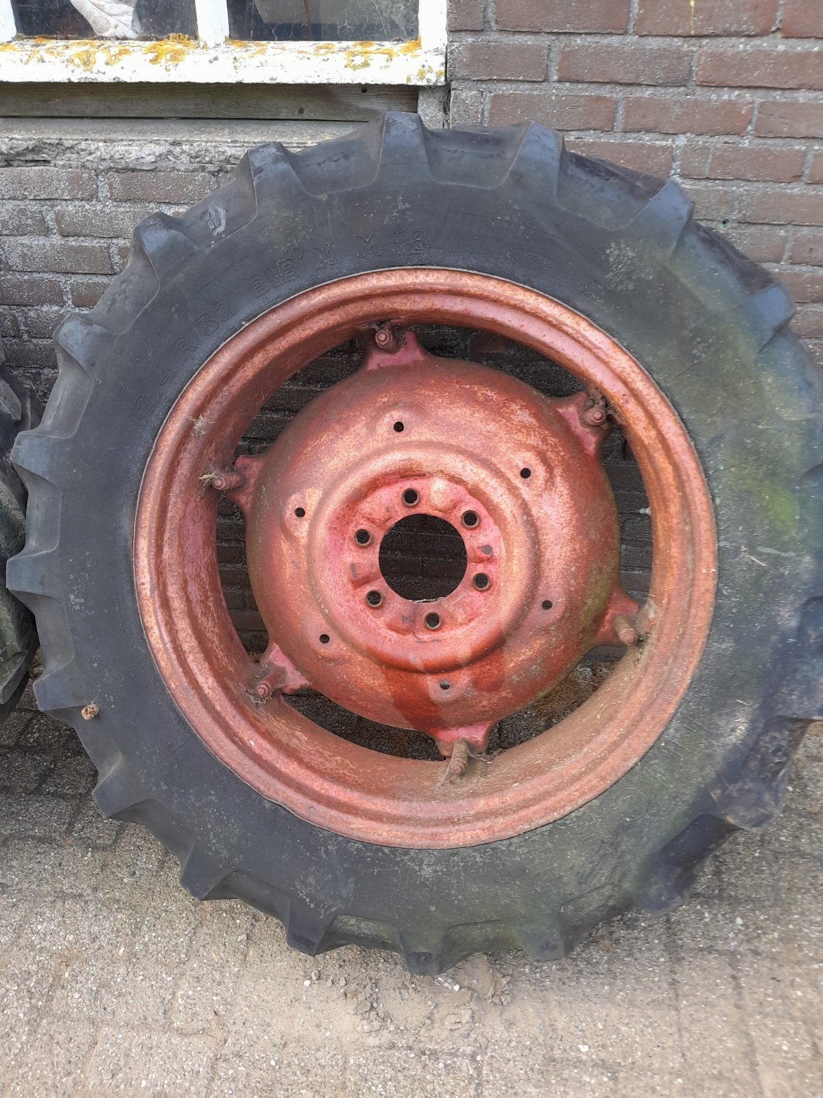 te koop deutz banden 12.4x32, Zakelijke goederen, Ophalen