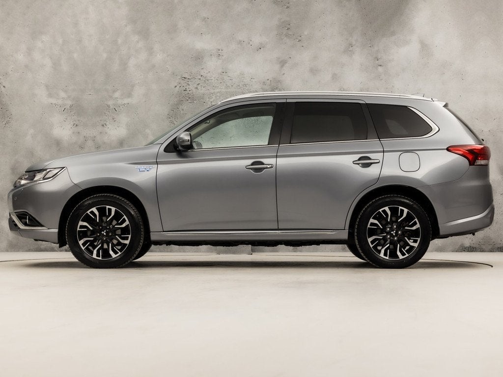 Mitsubishi Outlander 2.0 PHEV Deluxe 203Pk Automaat (CAMERA,, Auto's, Automaat, 4 cilinders, Bedrijf, Vierwielaandrijving