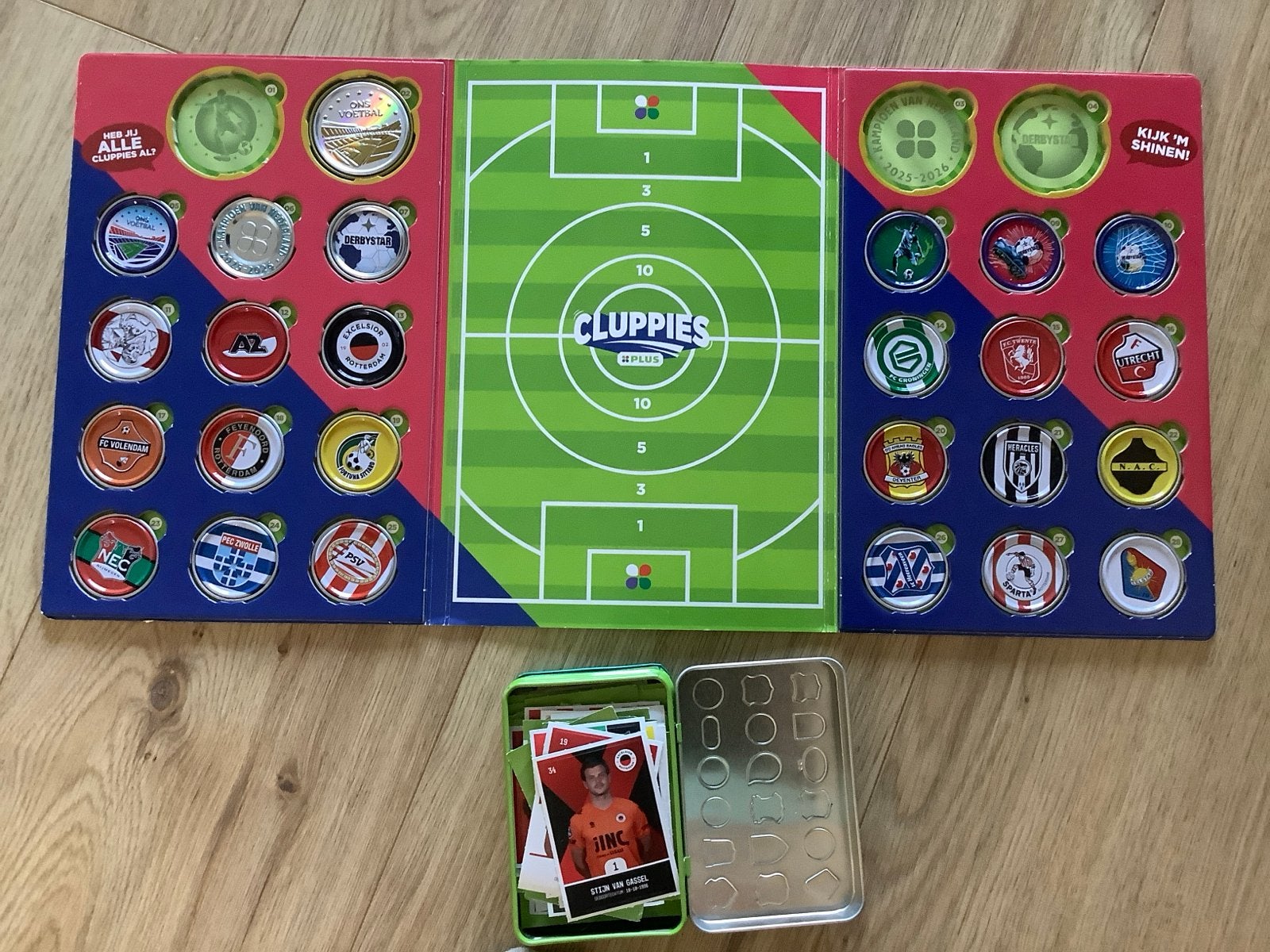 Cluppies Verzamelalbum + Blikje - Voetbalplaatjes, Ophalen of Verzenden, Gebruikt, Overige binnenlandse clubs, Overige typen