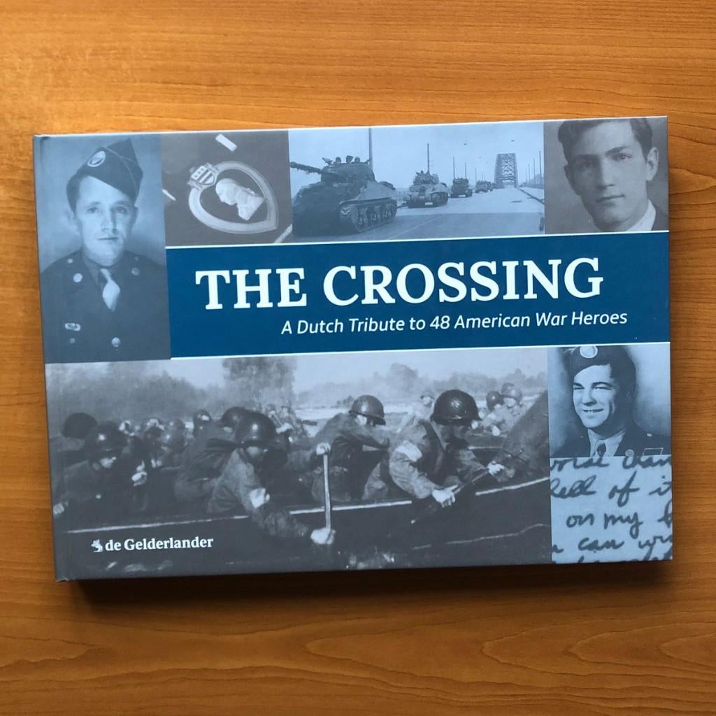 The Crossing - A Dutch Tribute to 48 American War Heroes, Ophalen of Verzenden, Tweede Wereldoorlog, Zo goed als nieuw, Overige onderwerpen