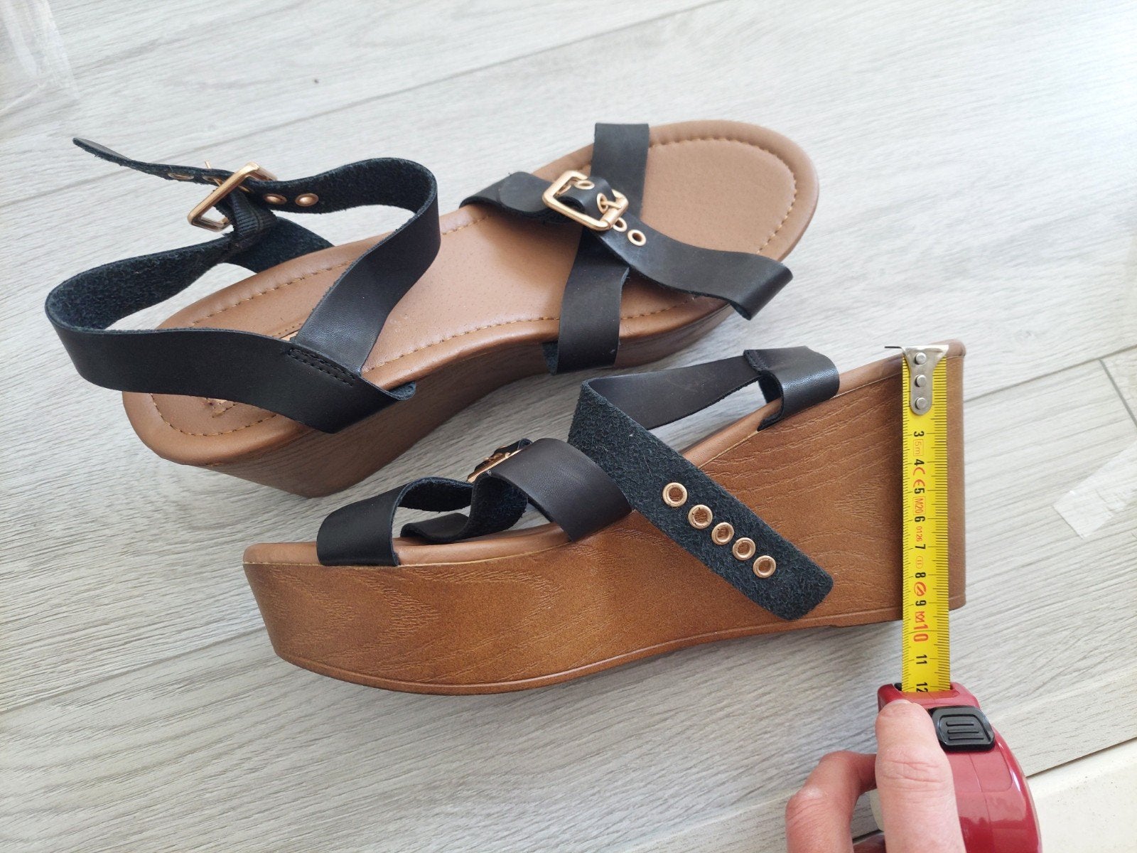 Sandalen maat 42 met sleehak, Kleding | Dames, Schoenen, Ophalen of Verzenden, Zo goed als nieuw, Zwart, Sandalen of Muiltjes