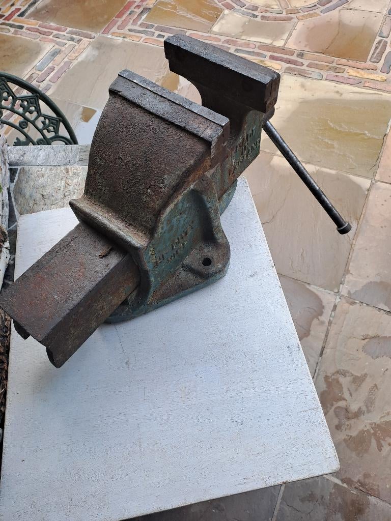 te koop bank schroef  bek breedte 150 mm spanwijdte 20 cm, Ophalen of Verzenden, Gebruikt, 170 cm of meer, Bankschroef