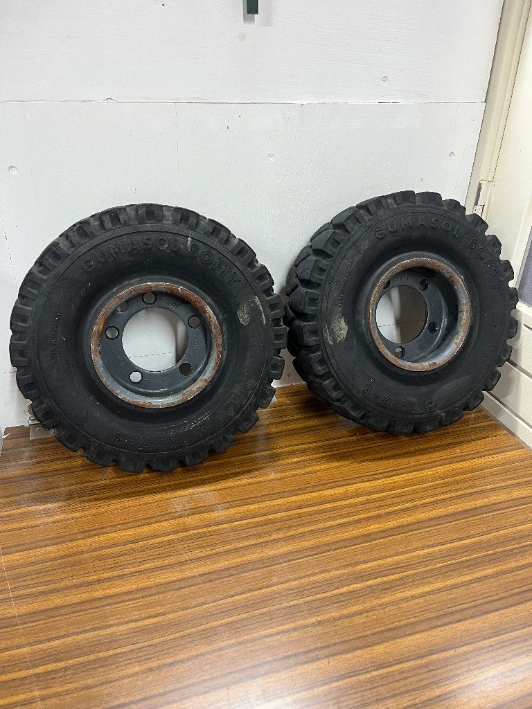 2 heftruck wielen . Gumsol Softy 18x7-8 ., Ophalen, Gebruikt
