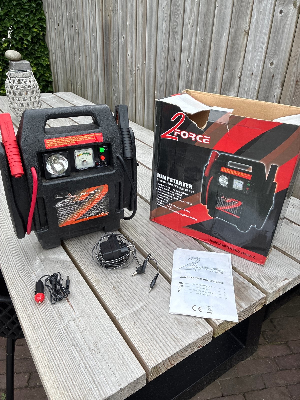 2Force Jumpstarter Pro JS900+C met compressor en lamp, Auto diversen, Jumpstarters, Zo goed als nieuw, Ophalen