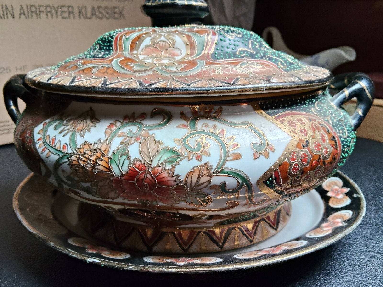 Decoratieve Chinese schaal met deksel en schotel, Antiek en Kunst, Ophalen