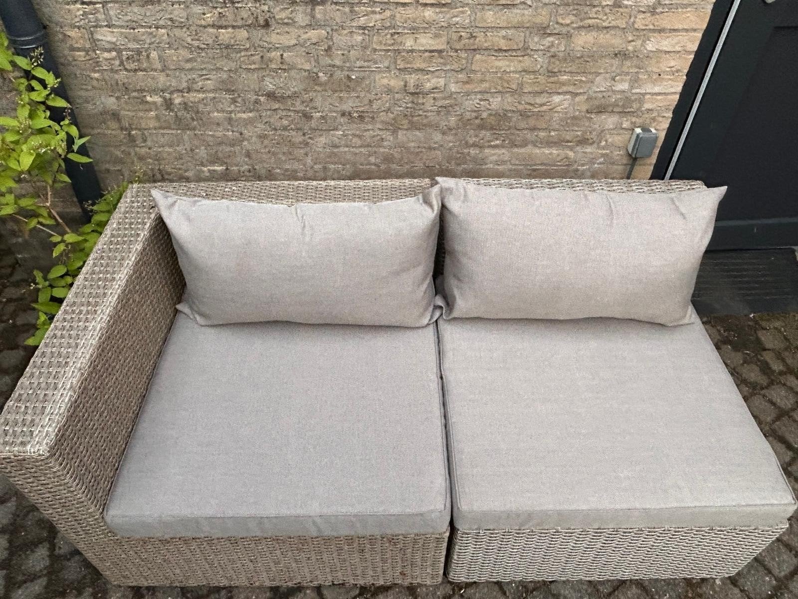 Wicker loungeset met kussens - 2-3 zitplaatsen Jysk, Ophalen, Gebruikt, 3 zitplaatsen, Loungeset