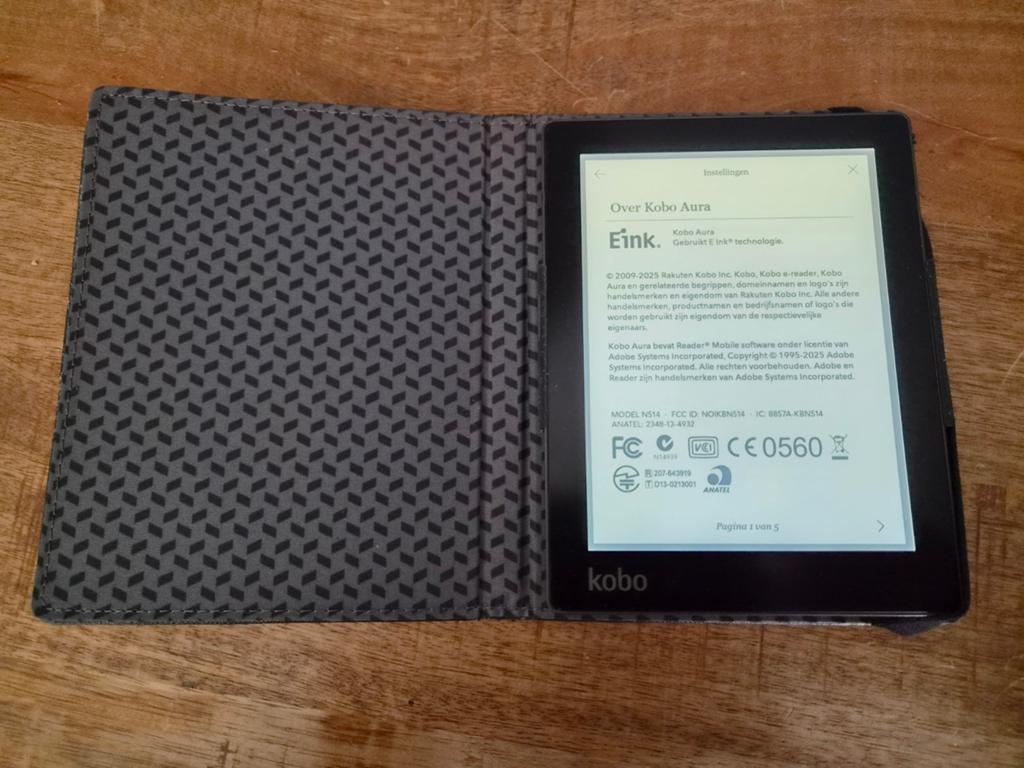 Kobo Aura met hoesje, Computers en Software, E-readers, Gebruikt, 6 inch of minder, Ophalen of Verzenden, 4 GB of minder