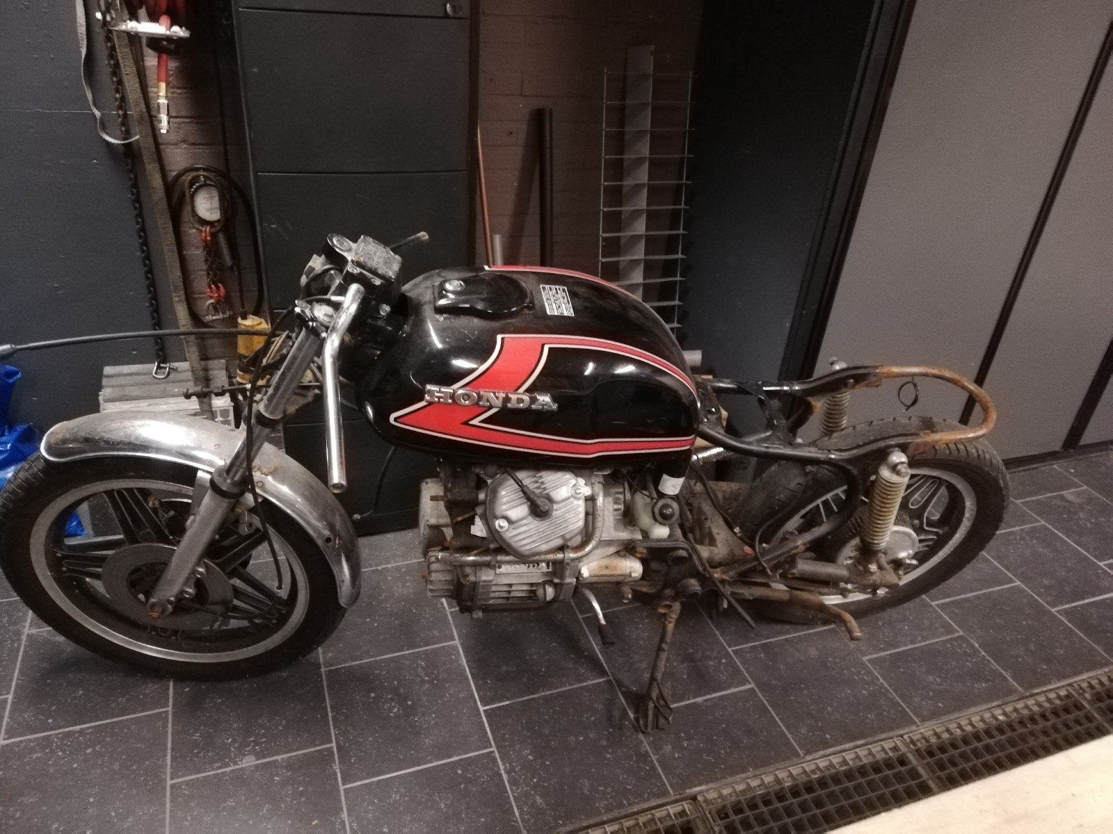 Honda CX500 Cafe Racer Project met onderdelen, Ophalen