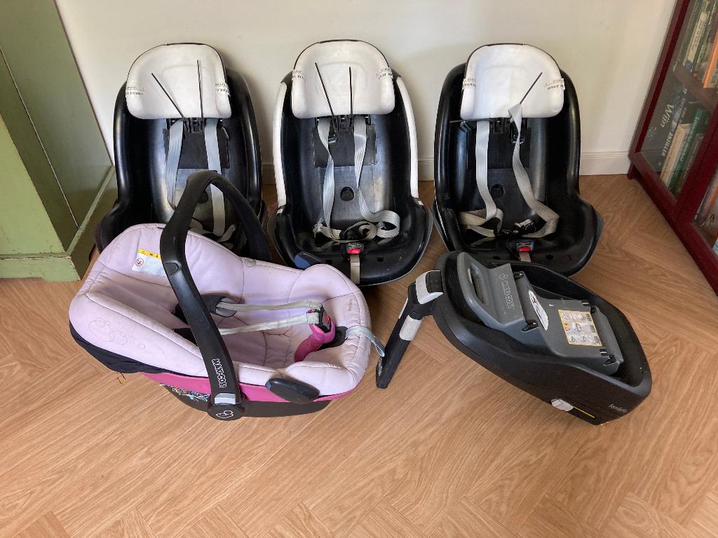 GRATIS - 3 x Maxi Cosy Pearl / 1 x Pebble / 1 x Family Fix, Kinderen en Baby's, Autostoeltjes, Gebruikt, Maxi-Cosi, 0 t/m 13 kg