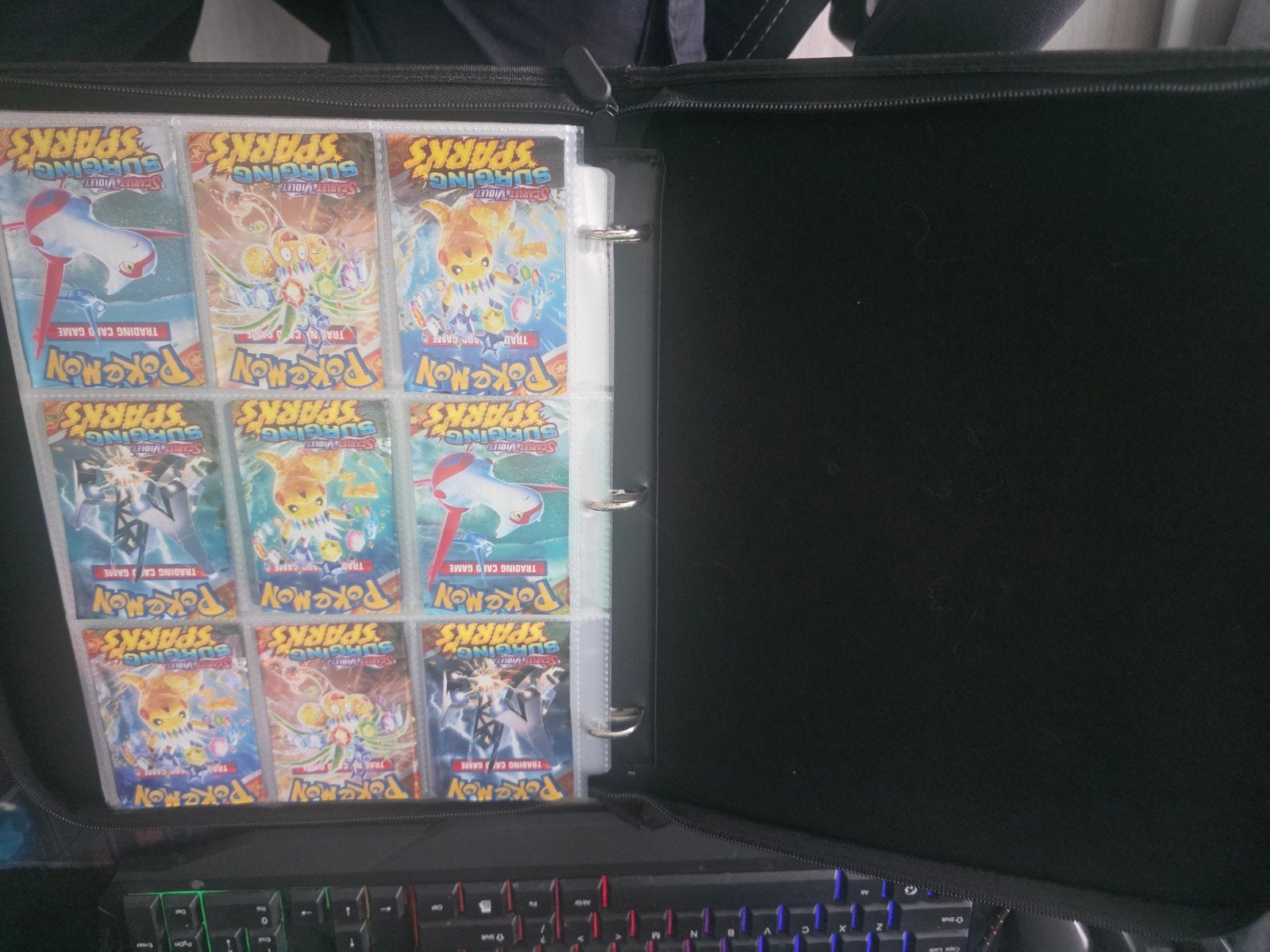 Pokémon Kaarten Map - Surging Sparks & Prismatic Collectie, Ophalen of Verzenden