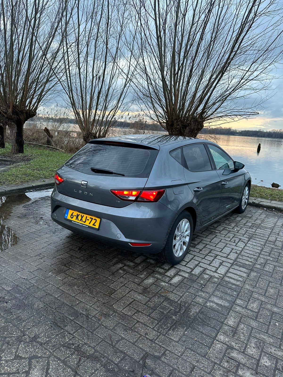 Seat Leon 1.2 TSI 77KW/105PK 2013 Grijs, Auto's, Voorwielaandrijving, Zwart, 4 cilinders, 49 €/maand
