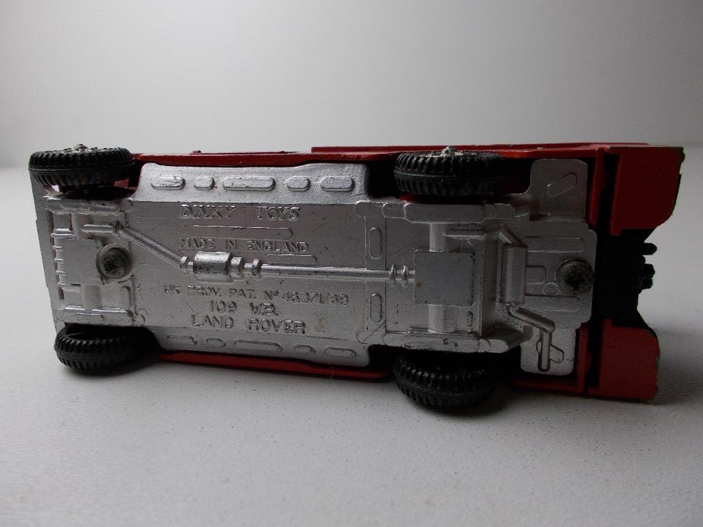 1974 Dinky Toys 282 109 WB LAND ROVER FIRE APPLIANCE I.g.st., Ophalen of Verzenden, Zo goed als nieuw, Auto, Dinky Toys