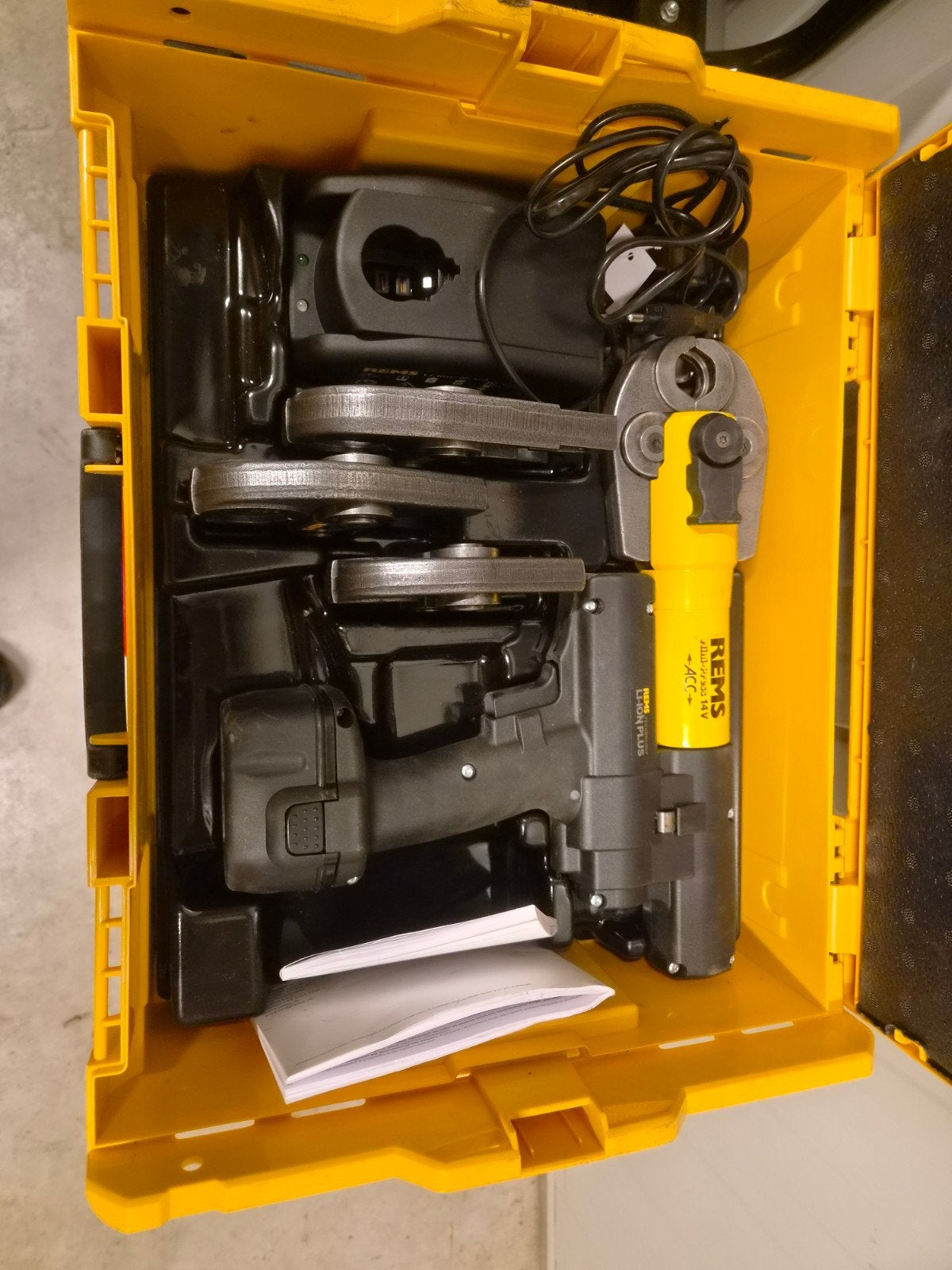 Nieuwe Rems 14V Mini Press Accu met Persbekken M15-M35, Ophalen of Verzenden