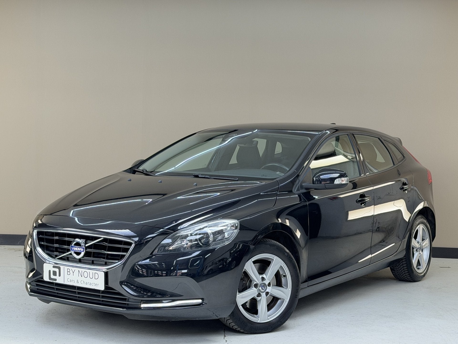 Volvo V40 1.6 T4 Kinetic, 180Pk, 2015, 1ste eigenaar, DB rie, Auto's, Volvo, 1596 cc, Stof, Gebruikt, Zwart
