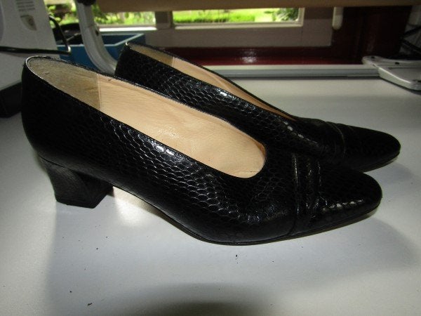 F1605 PETIRINI mt 38,5 pumps zwart slangenleer leder, Kleding | Dames, Pumps, Petirini, Verzenden, Zwart