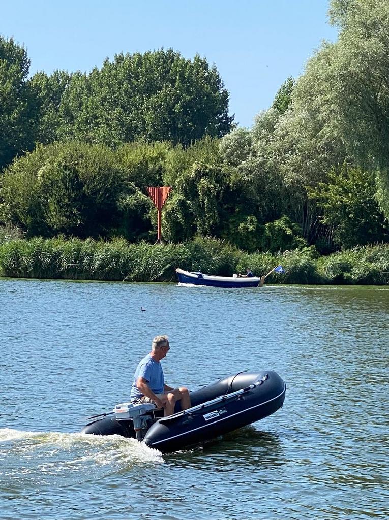 DEAL:Rubberboot,elektrische buitenboordmotor, davits en lijn, Watersport en Boten, Rubberboten, Gebruikt, Elektrisch, Minder dan 70 pk