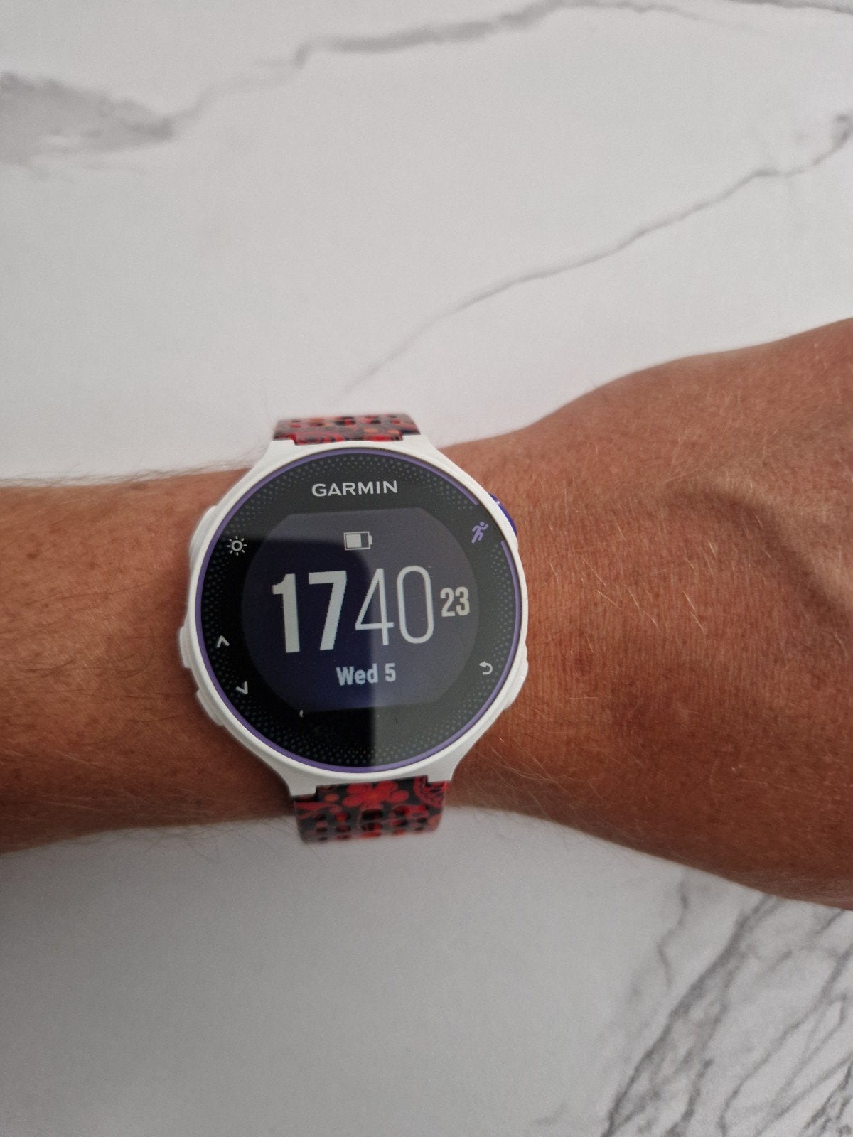 Garmin Forerunner 230 GPS Hardloophorloge - Rood/Wit, Gebruikt, Verzenden, Garmin, Waterdicht