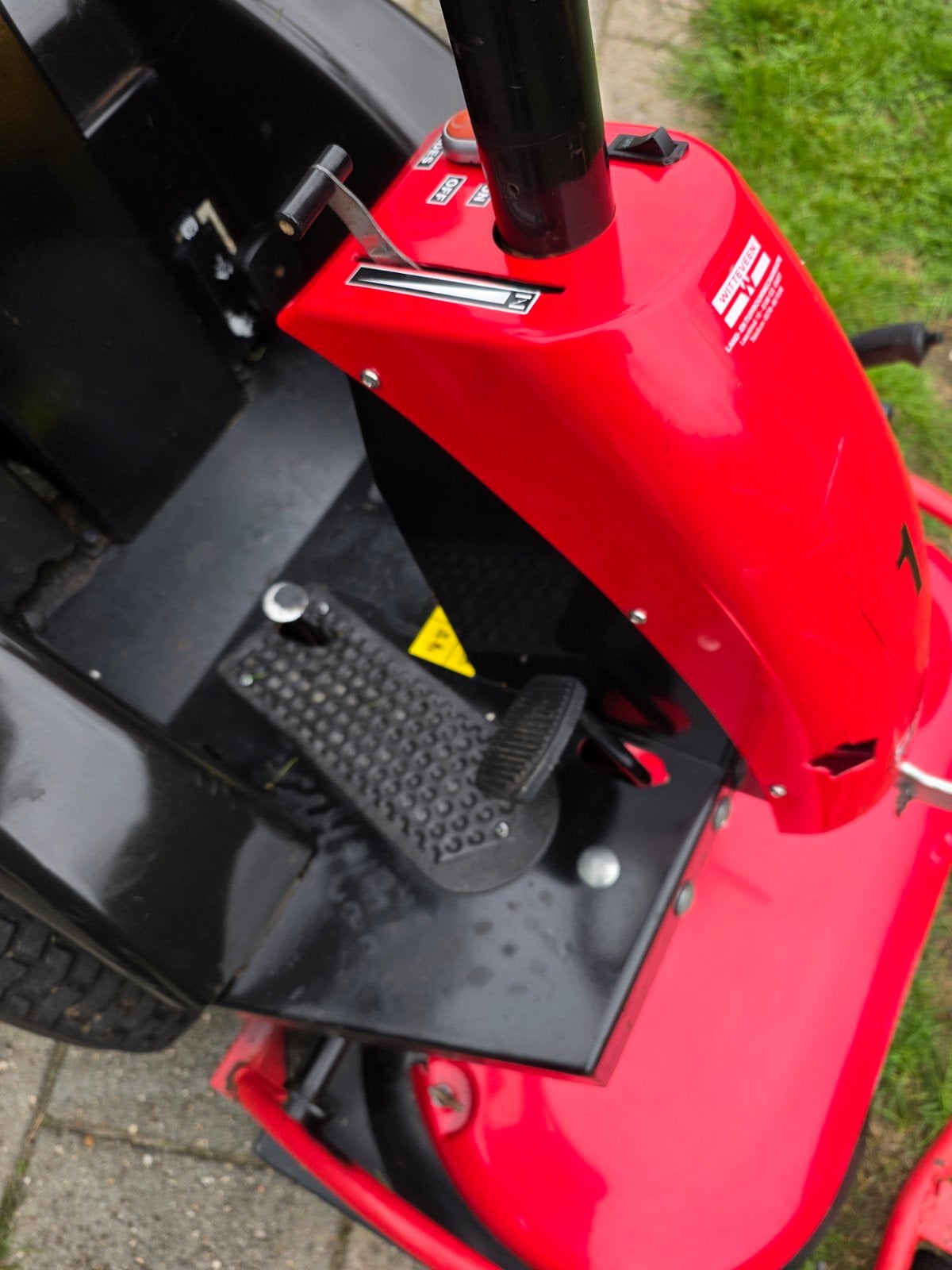 Foto 4 van GTM 1350 Zitmaaier - Krachtige Benzine Grasmaaier