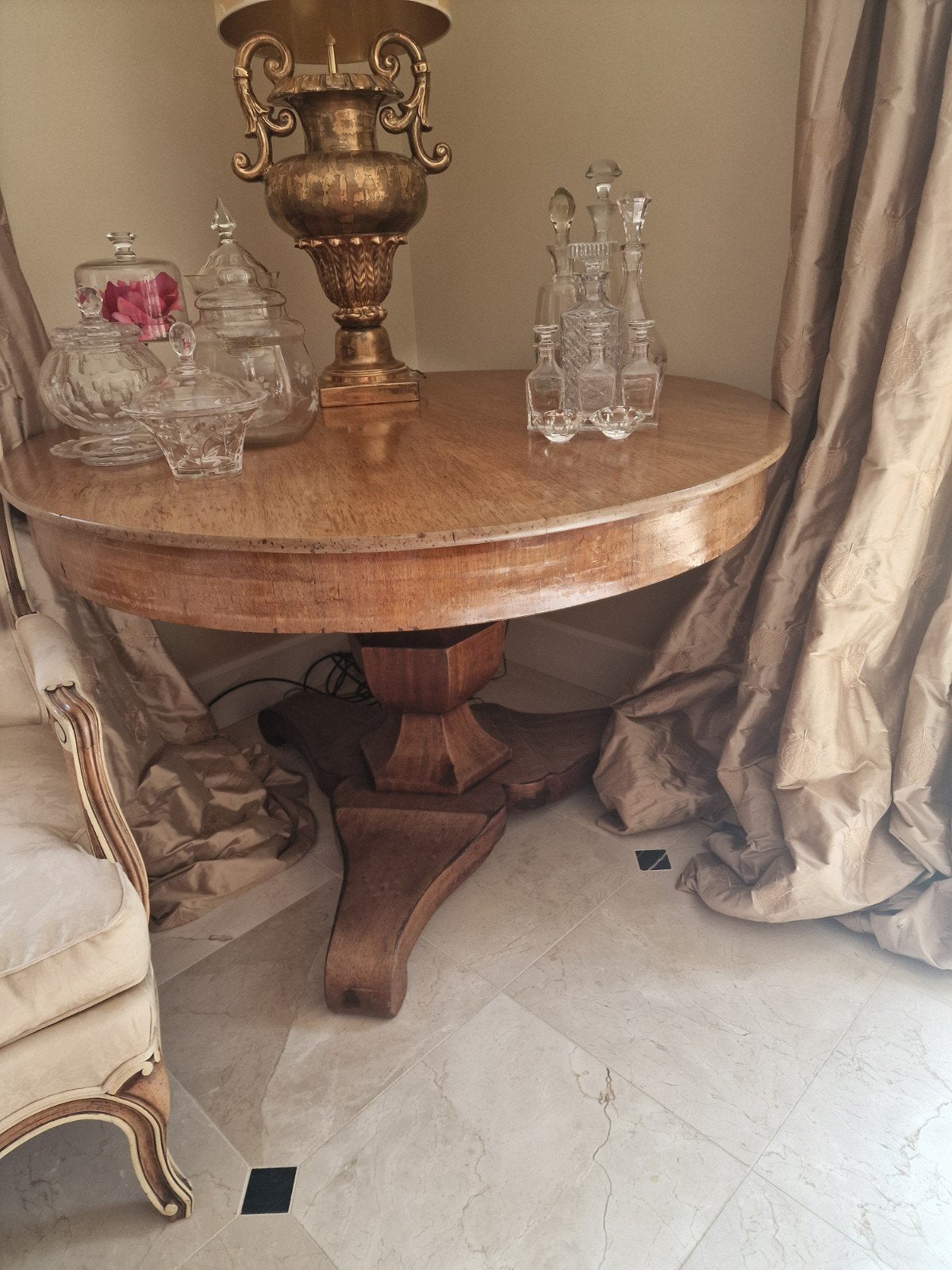 Antieke empire blond mahonie ronde tafel, Ophalen