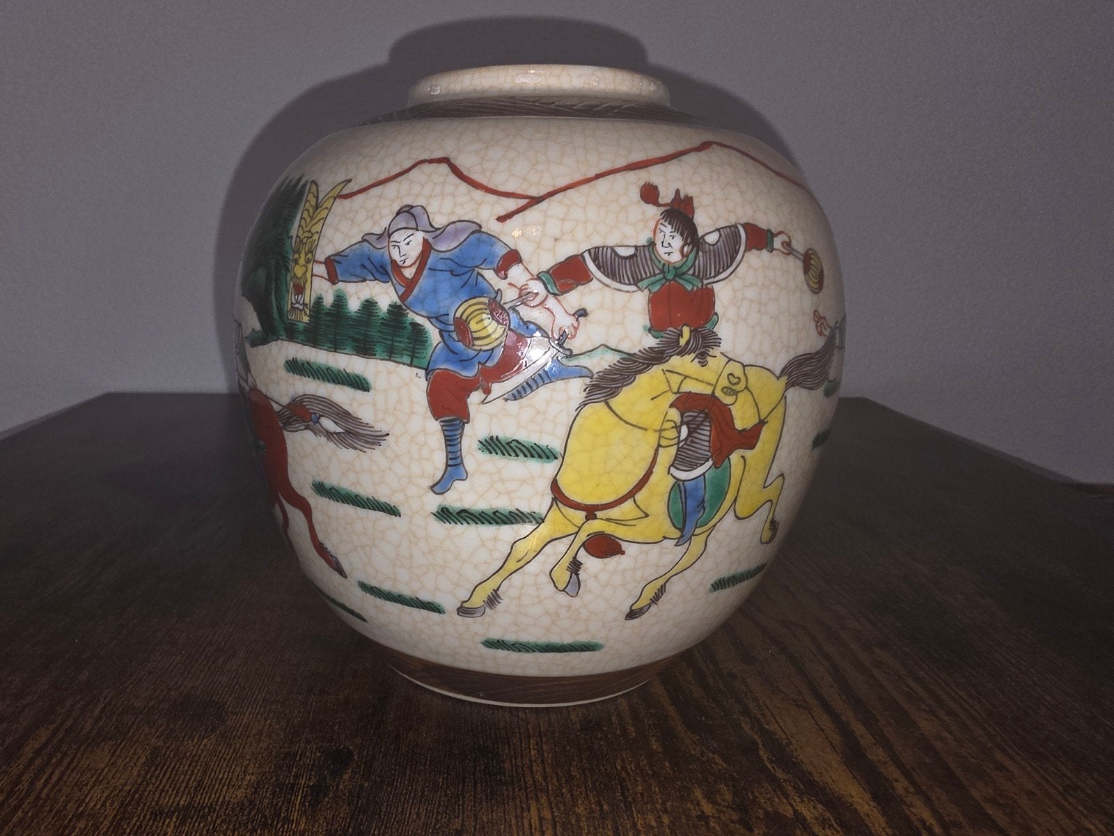 Antieke Chinese vaas met craquelé en figuren, Ophalen of Verzenden