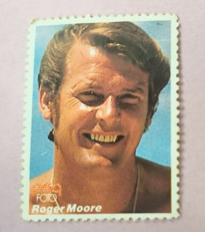 Popfoto zegel Roger Moore, Ophalen of Verzenden, Nieuw, Foto of Kaart