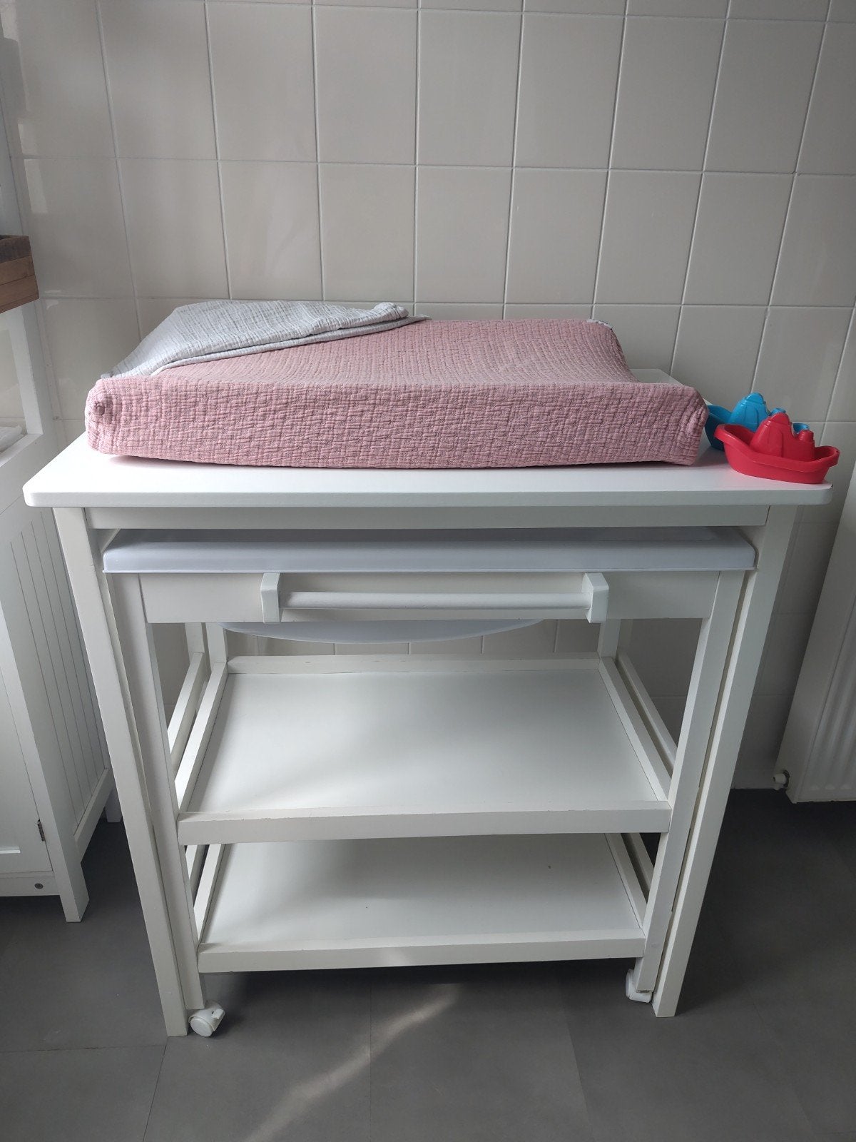 Multifunctioneel wit baby-badmeubel met uitrijdbadje, Ophalen, Gebruikt, Badje
