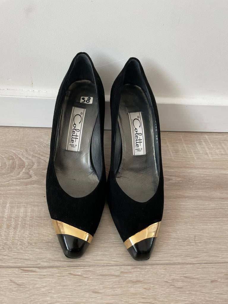 Nieuw! Vintage zwart suede pumps met gouden band maat 38, Pumps, Zwart, Nieuw, Ophalen of Verzenden