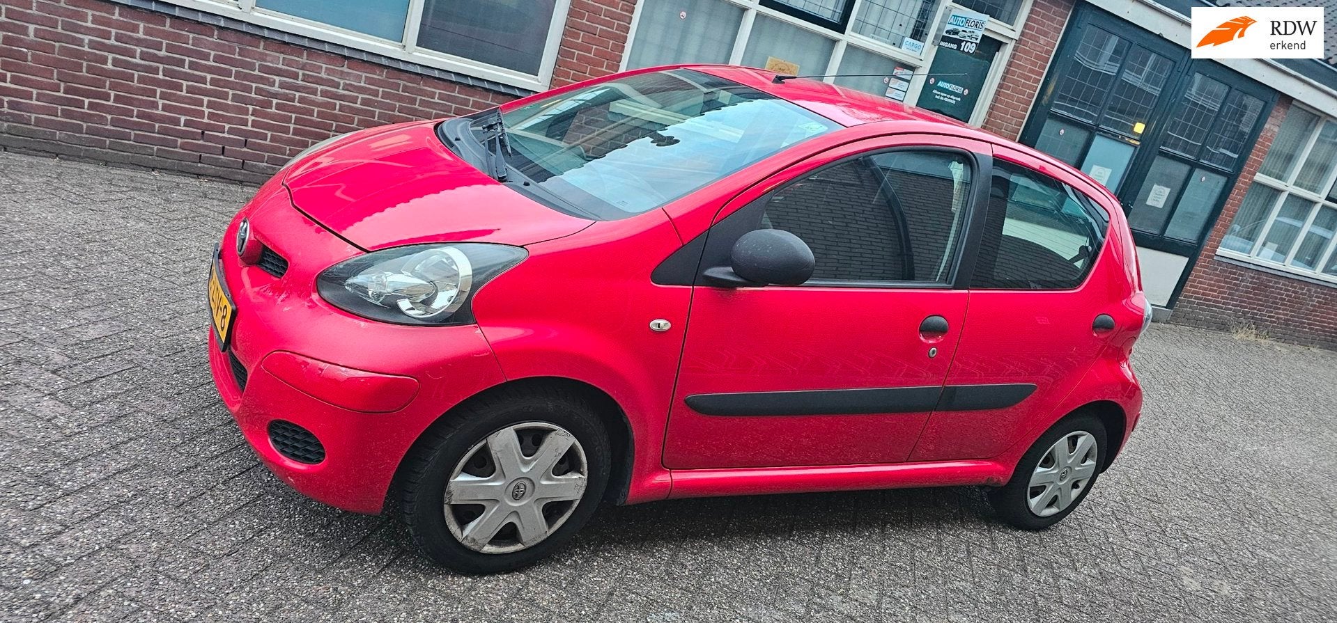 Toyota Aygo 1.0-12V Access airco 5drs Radio cd, Voorwielaandrijving, Dealer onderhouden, Gebruikt, 4 stoelen