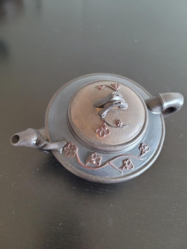 Antieke Yixing theepot met pruimenbloesem decoratie, Antiek en Kunst, Ophalen of Verzenden