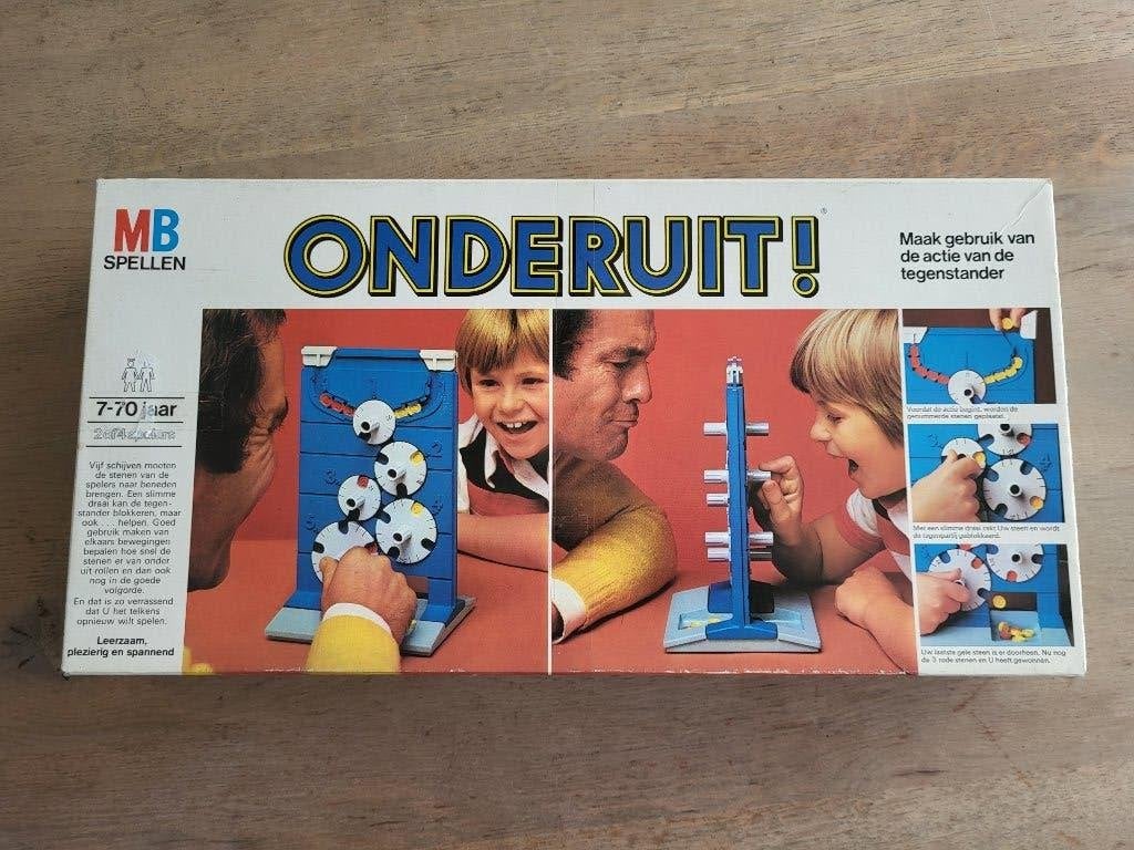 Onderuit! Klassiek bordspel voor jong en oud in nette staat!, Een of twee spelers, Ophalen of Verzenden, Gebruikt, MB Spellen