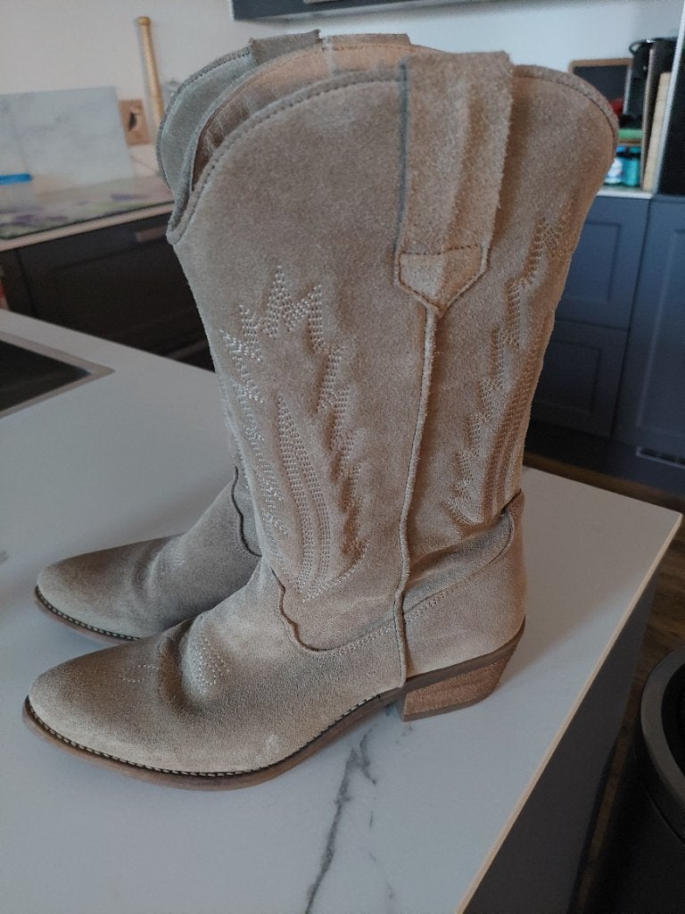 Dames laarzen, Beige, Overige typen, Ophalen of Verzenden, Gedragen