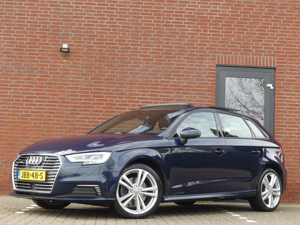 Audi A3 Sportback 40 e-tron S-Line / Panoramadak / Virtual c, Auto's, Audi, Gebruikt, 4 cilinders, 150 pk, Blauw